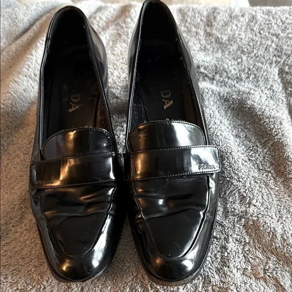 PRADA Elegant Black Loafers for Women - Picture 1 of 9